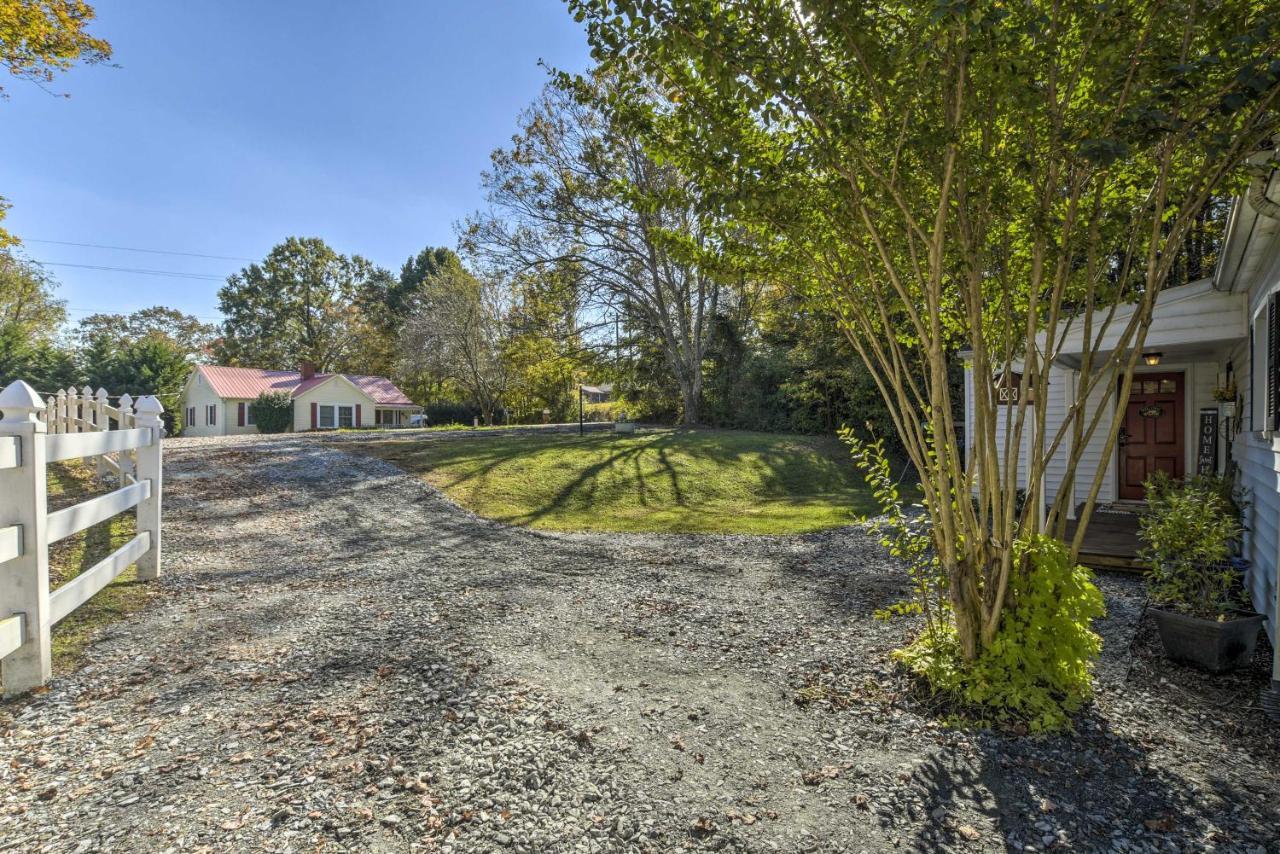 Peaceful Renovated Home With Deck On Half Acre! Asheboro Exterior foto
